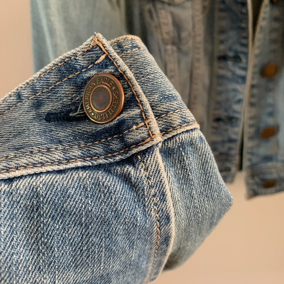 American Eagle // Cropped Denim Jacket - Picture 6 of 14